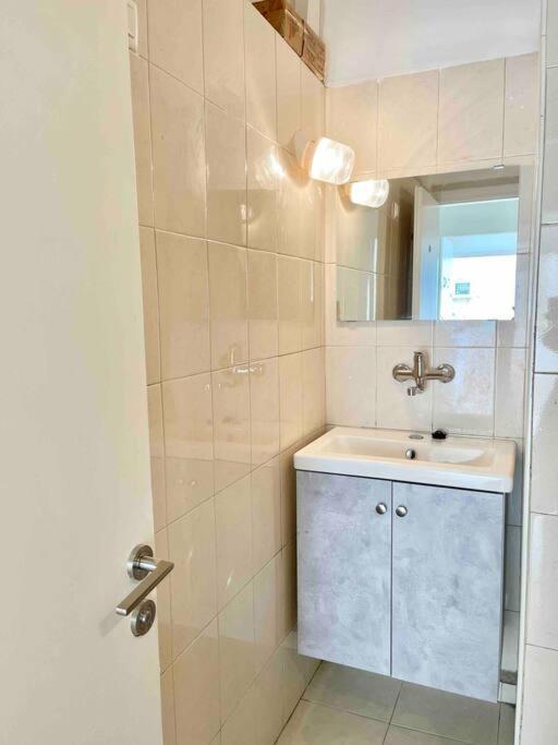 Rambam Beach Apartment Haifa Esterno foto